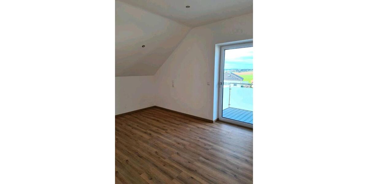 Dachgeschoßwohnung Mengkofen - 3 Zimmer, 80 m&sup2;, 815&euro; | Angebot:26042526