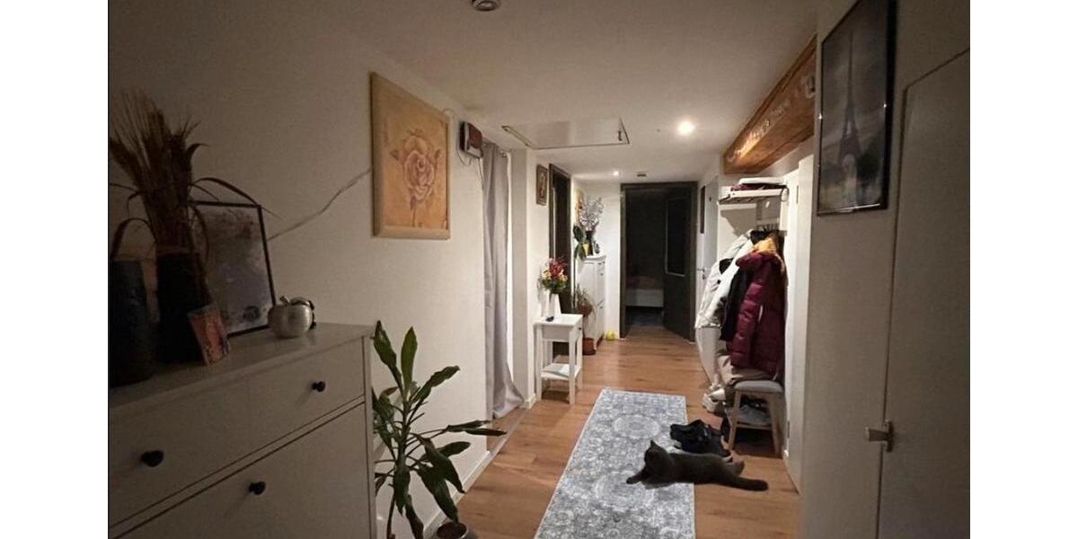 Dachgeschoßwohnung Aham - 2 Zimmer, 66 m&sup2;, 600&euro; | Angebot:26619012