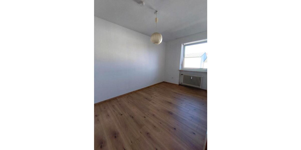 Etagenwohnung Kumhausen - 3 Zimmer, 76 m&sup2;, 1.020&euro; | Angebot:26502779