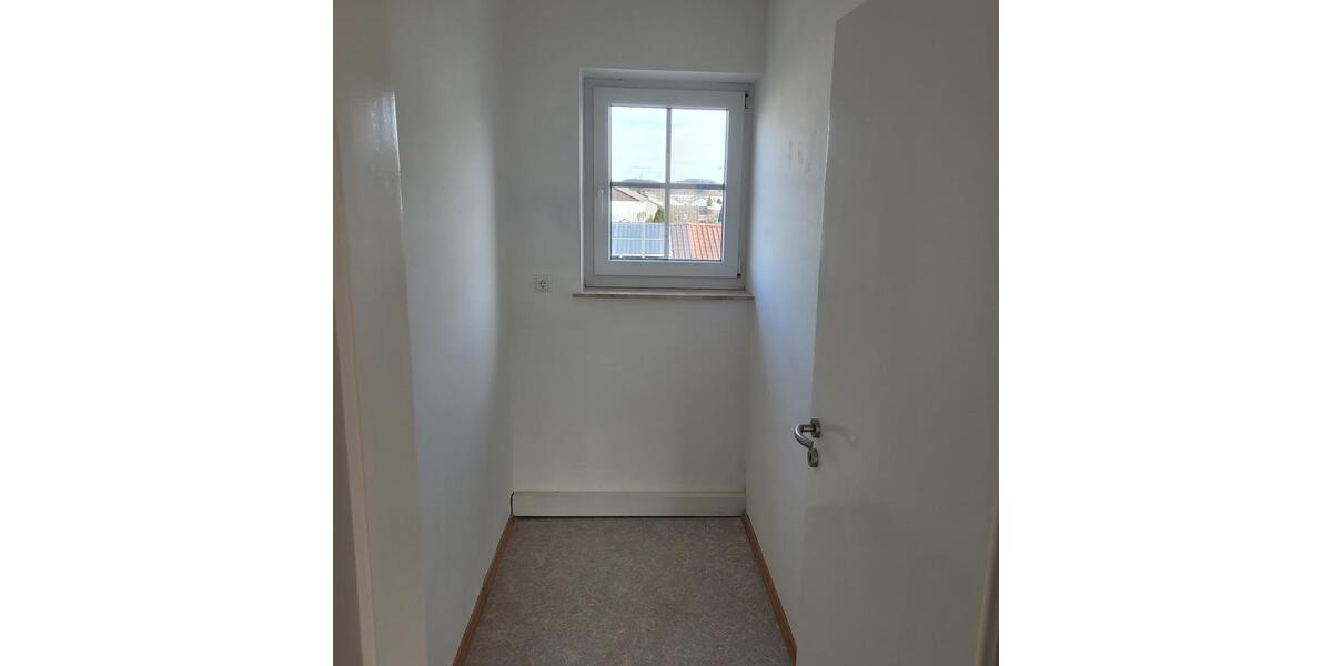 Etagenwohnung Vilsbiburg - 3.5 Zimmer, 93 m&sup2;, 960&euro; | Angebot:25307810