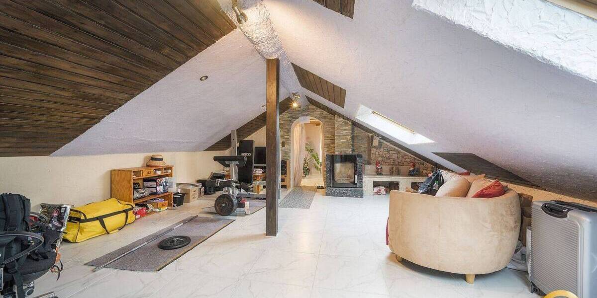 Einfamilienhaus Bruckberg - 8 Zimmer, 250 m&sup2;, 850.000&euro; | Angebot:25800218