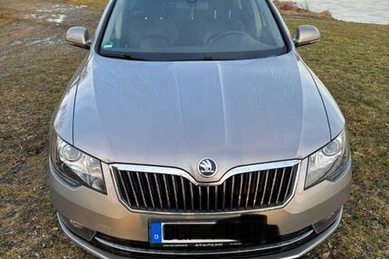 Skoda Superb 214.000 km 9.000 &euro; Marklkofen/Freinberg 84163