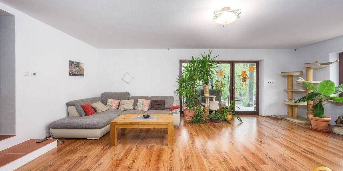 Einfamilienhaus Bruckberg - 8 Zimmer, 250 m&sup2;, 850.000&euro; | Angebot:25800218