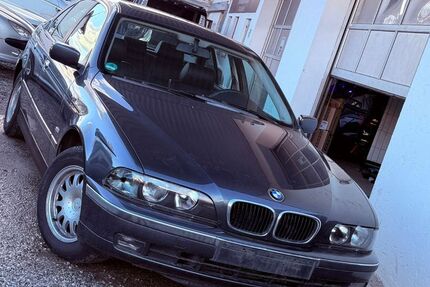 BMW 523 299.000 km 3.499 &euro; Seifriedswörth 84189