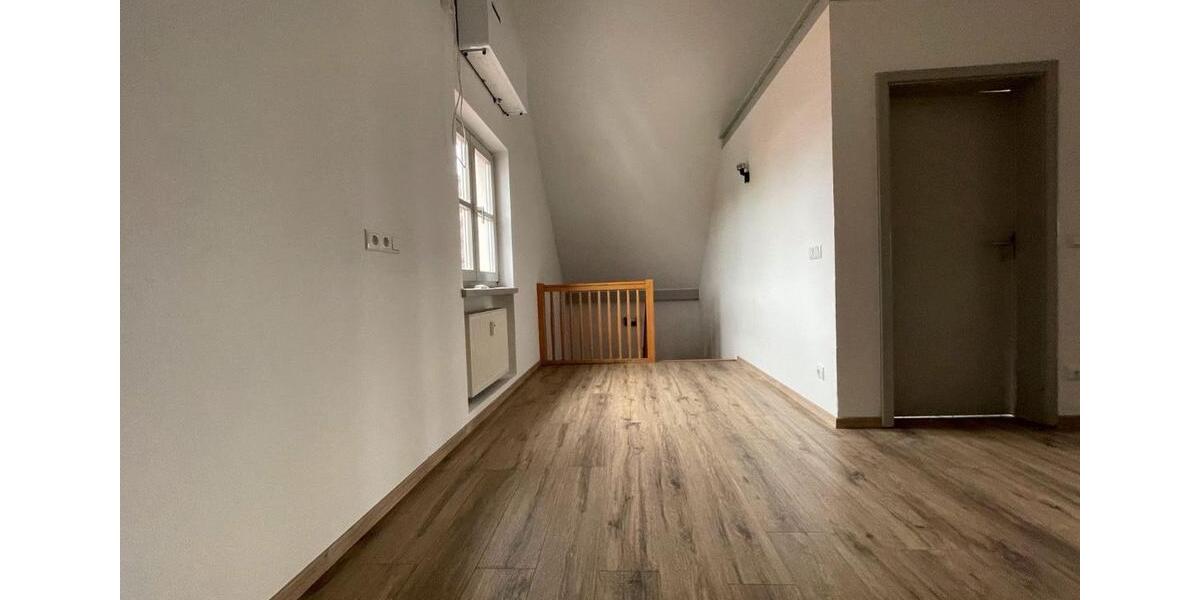 Dachgeschoßwohnung Geisenhausen - 2 Zimmer, 75 m&sup2;, 800&euro; | Angebot:25945300
