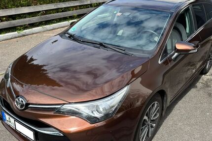 Toyota Avensis 124.000 km 10.400 &euro; Tiefenbach 84184