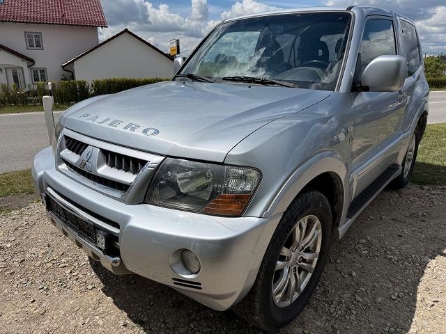 Mitsubishi Pajero 206.000 km 6.355 &euro; Obergolzaberg 84106