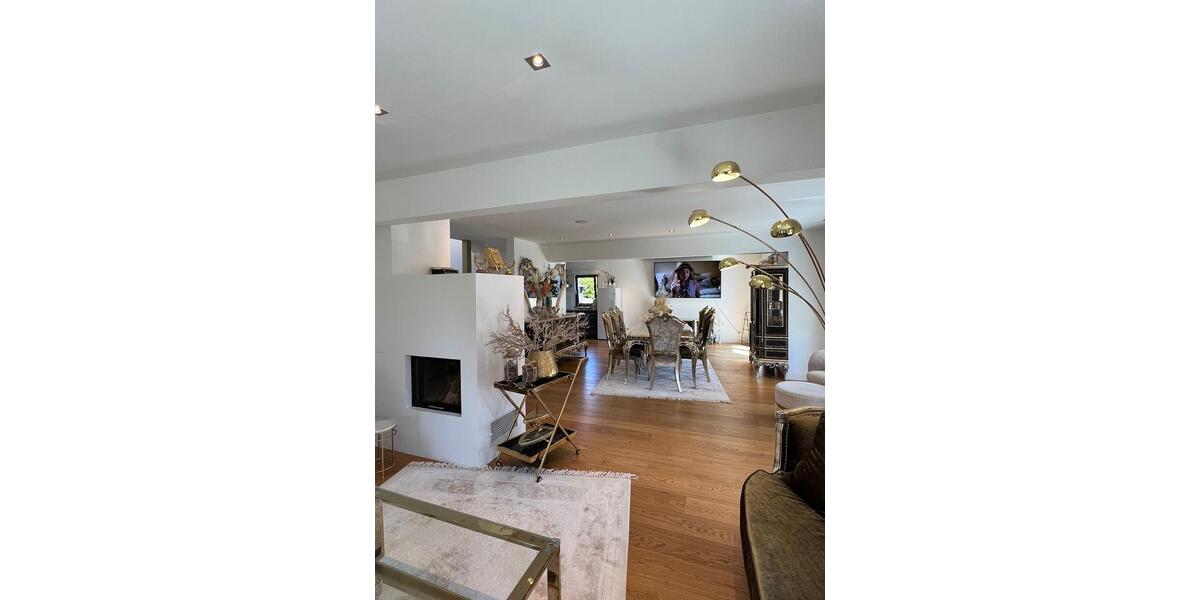 Villa Hohenpolding - 4.5 Zimmer, 185 m&sup2;, 3.150&euro; | Angebot:26383331