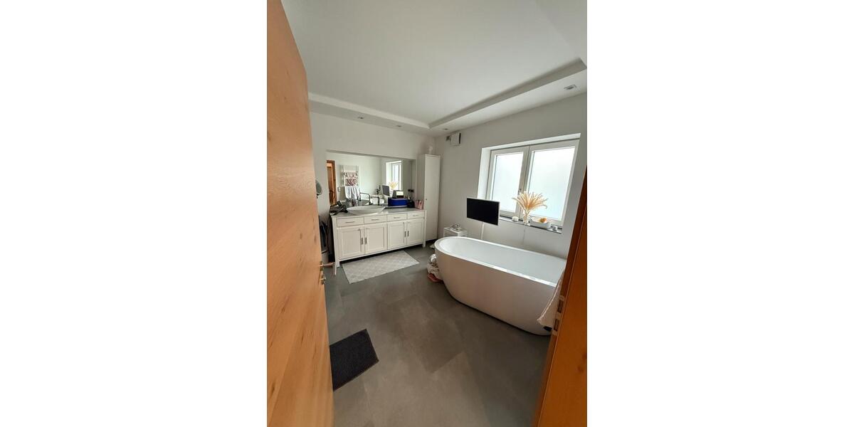 Erdgeschoßwohnung Kumhausen - 3.5 Zimmer, 145 m&sup2;, 1.900&euro; | Angebot:25990720