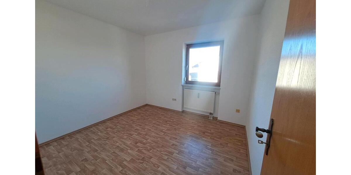 Etagenwohnung Mallersdorf-Pfaffenberg Pfaffenberg - 3 Zimmer, 70 m&sup2;, 600&euro; | Angebot:27577015