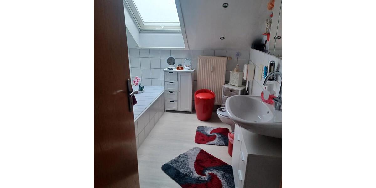Dachgeschoßwohnung Essenbach - 2.5 Zimmer, 70 m&sup2;, 315.000&euro; | Angebot:27110516