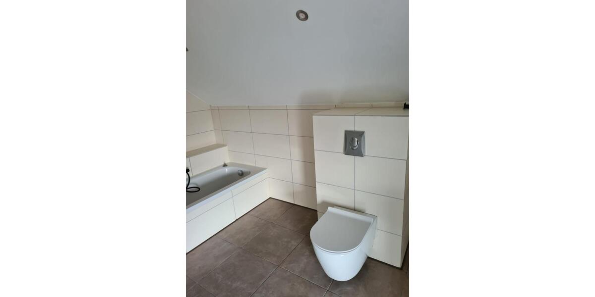 Dachgeschoßwohnung Mengkofen - 3 Zimmer, 80 m&sup2;, 770&euro; | Angebot:26614975