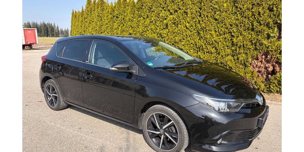 Toyota Auris 108.000 km 10.500 &euro; Inning am Holz 84416