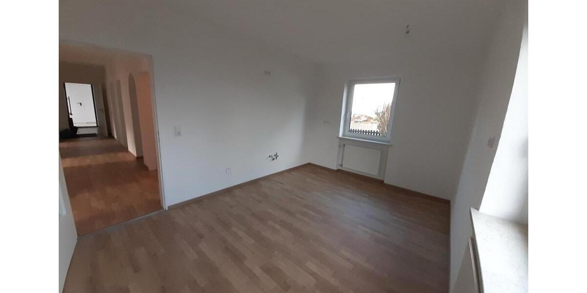 Erdgeschoßwohnung Rottenburg an der Laaber - 5 Zimmer, 110 m&sup2;, 1.050&euro; | Angebot:26515767