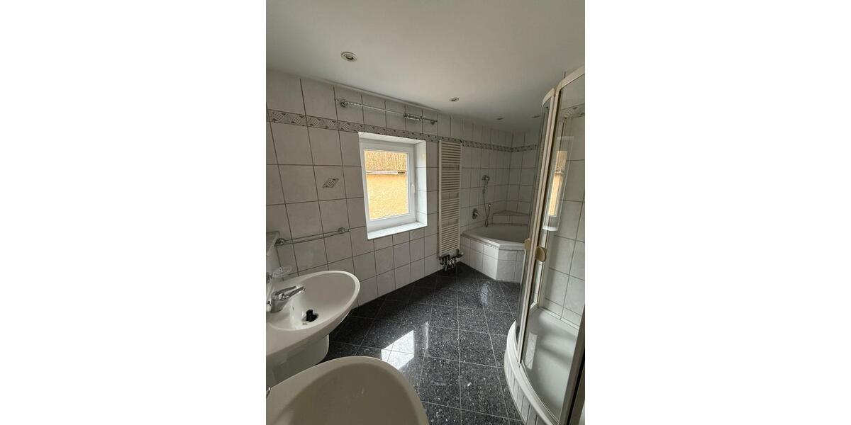 Einfamilienhaus Pfeffenhausen - 7 Zimmer, 244 m&sup2;, 2.000&euro; | Angebot:25300781