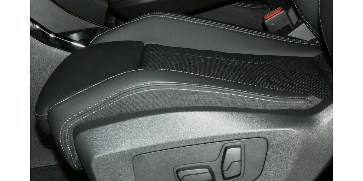 BMW 218 Active Tourer i M Sport 360°,AHK,HUD,Leder 10.400 km 29.590 &euro; Landshut 84030