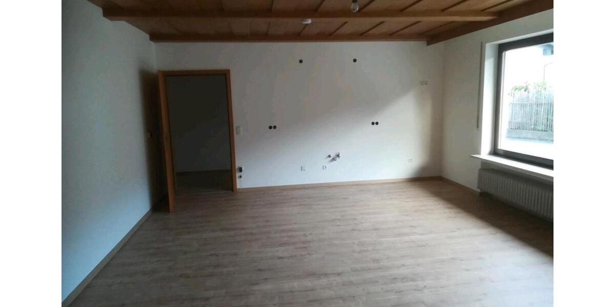 Erdgeschoßwohnung Niederviehbach - 1 Zimmer, 83 m&sup2;, 650&euro; | Angebot:25977313