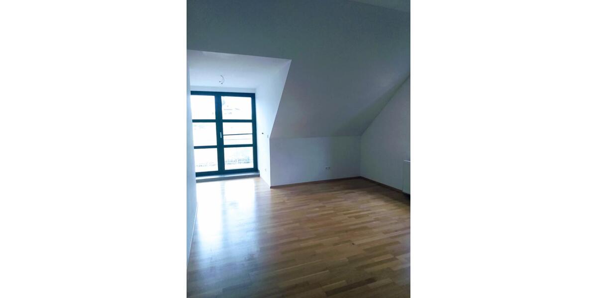 Dachgeschoßwohnung Rottenburg an der Laaber - 3 Zimmer, 90 m&sup2;, 930&euro; | Angebot:25365843