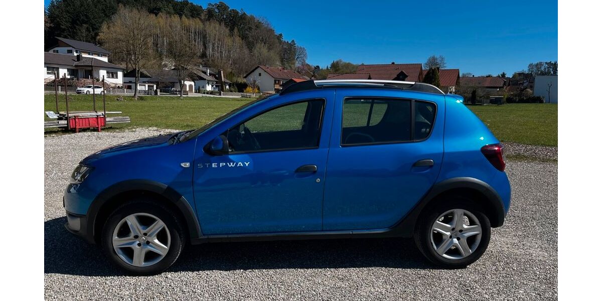 Dacia Sandero 117.000 km 6.900 &euro; Buch a. Erlbach 84172