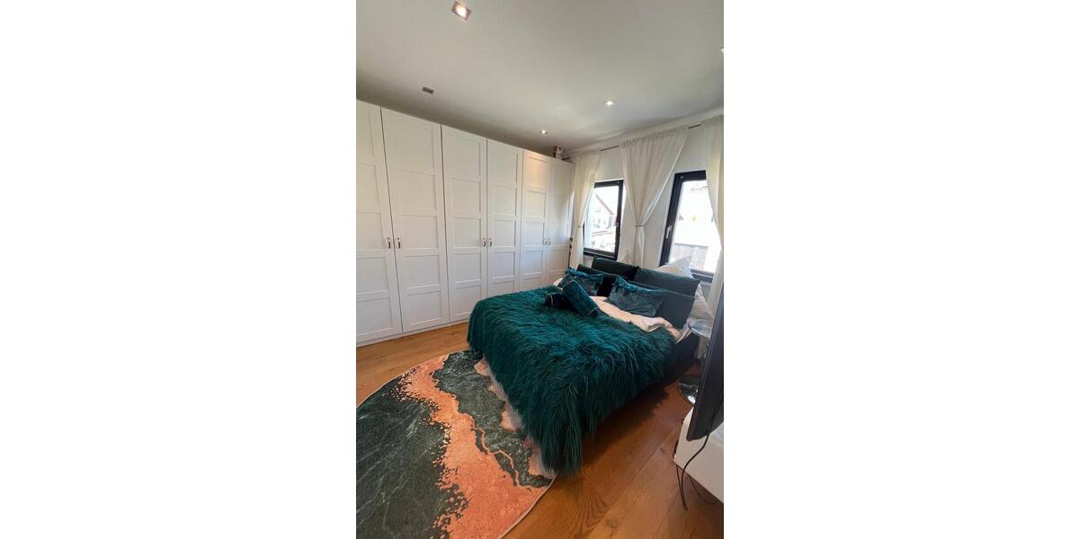 Villa Hohenpolding - 4.5 Zimmer, 185 m&sup2;, 3.150&euro; | Angebot:26383331