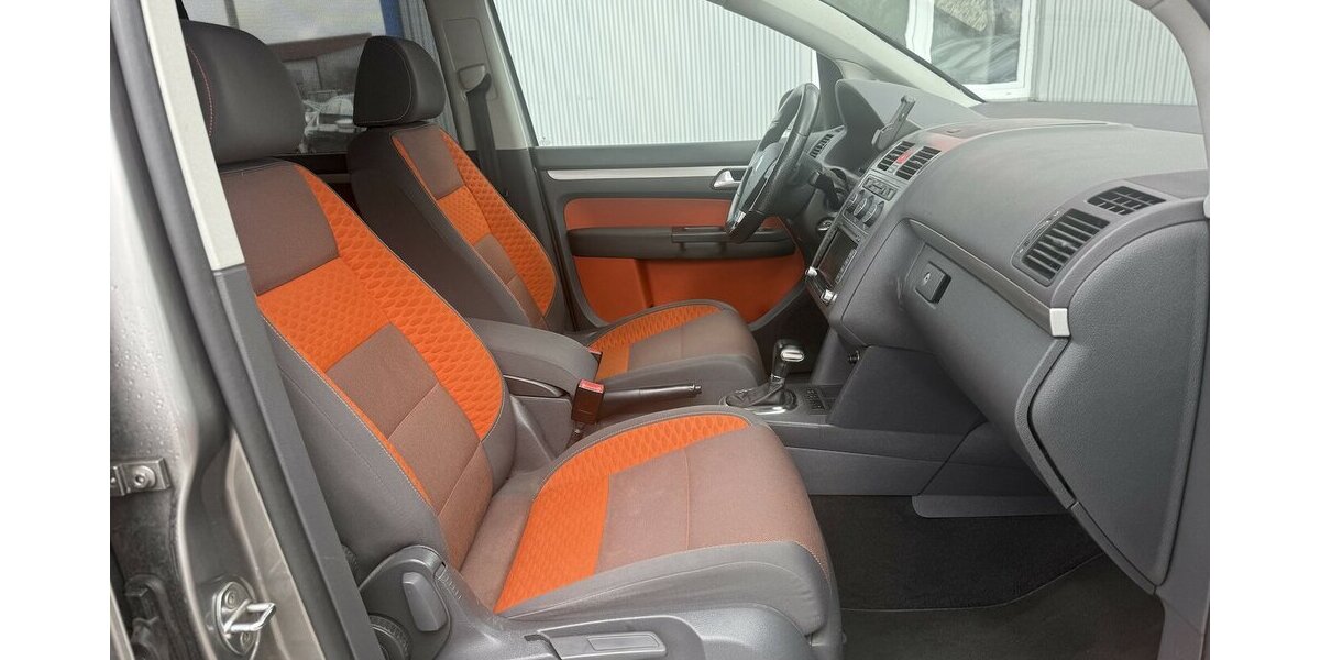 VW Touran 2.0 TDI DSG R-Line Edition Xenon Navi 223.500 km 7.500 &euro; Altdorf 84032