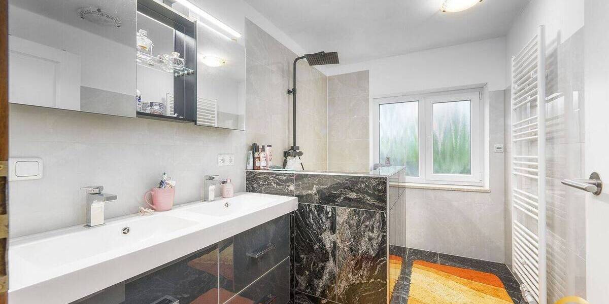 Einfamilienhaus Bruckberg - 8 Zimmer, 250 m&sup2;, 850.000&euro; | Angebot:25800218