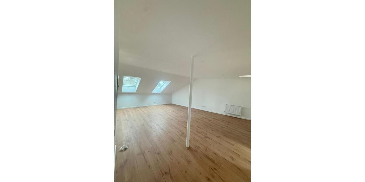 Dachgeschoßwohnung Niederaichbach - 4 Zimmer, 120 m&sup2;, 1.100&euro; | Angebot:25790907