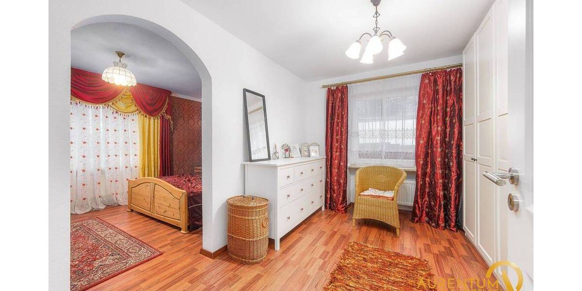 Einfamilienhaus Bruckberg - 8 Zimmer, 250 m&sup2;, 850.000&euro; | Angebot:25800218