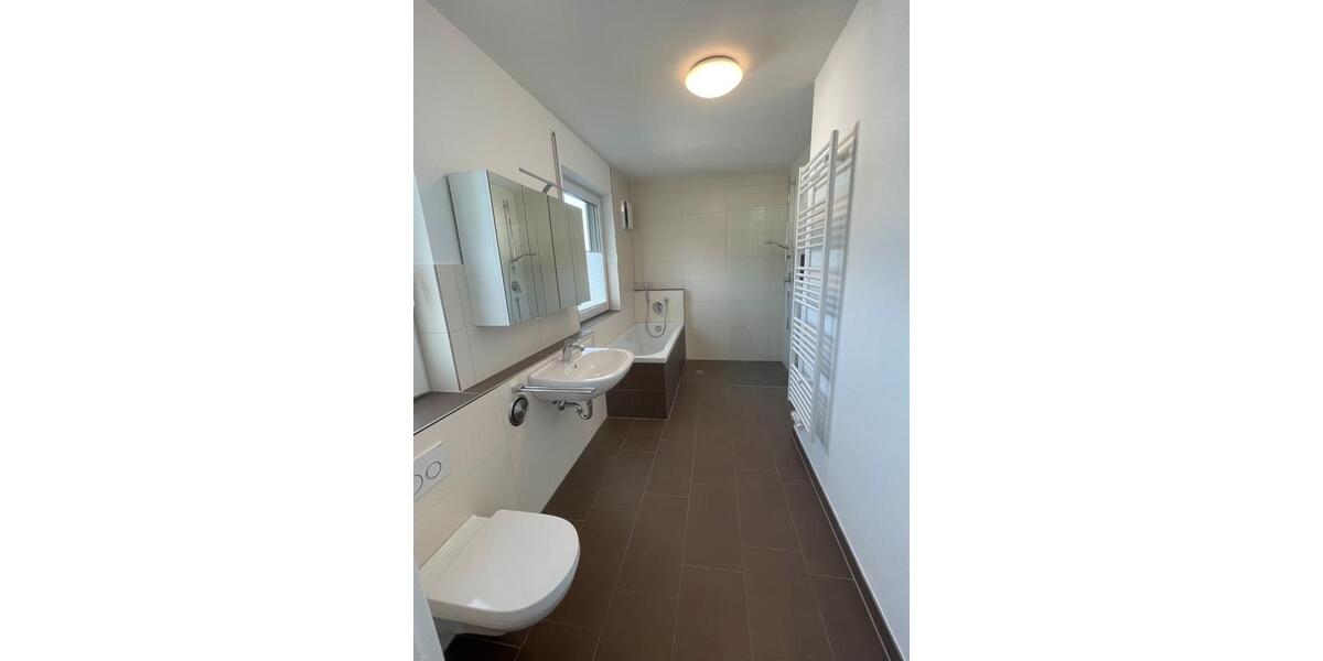 Einfamilienhaus Kumhausen - 3 Zimmer, 95 m&sup2;, 1.550&euro; | Angebot:25971871