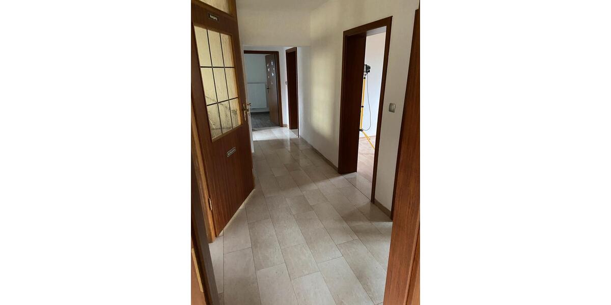 Etagenwohnung Langenpreising - 3.5 Zimmer, 100 m&sup2;, 1.200&euro; | Angebot:25131852