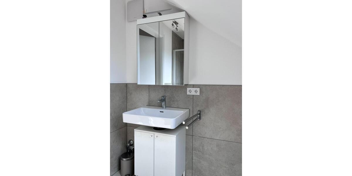 Dachgeschoßwohnung Langenbach - 2 Zimmer, 65 m&sup2;, 1.475&euro; | Angebot:25852496