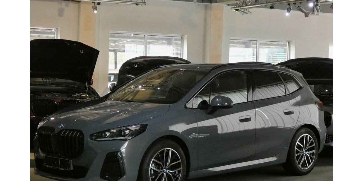 BMW 218 Active Tourer i M Sport 360°,AHK,HUD,Leder 10.400 km 29.590 &euro; Landshut 84030