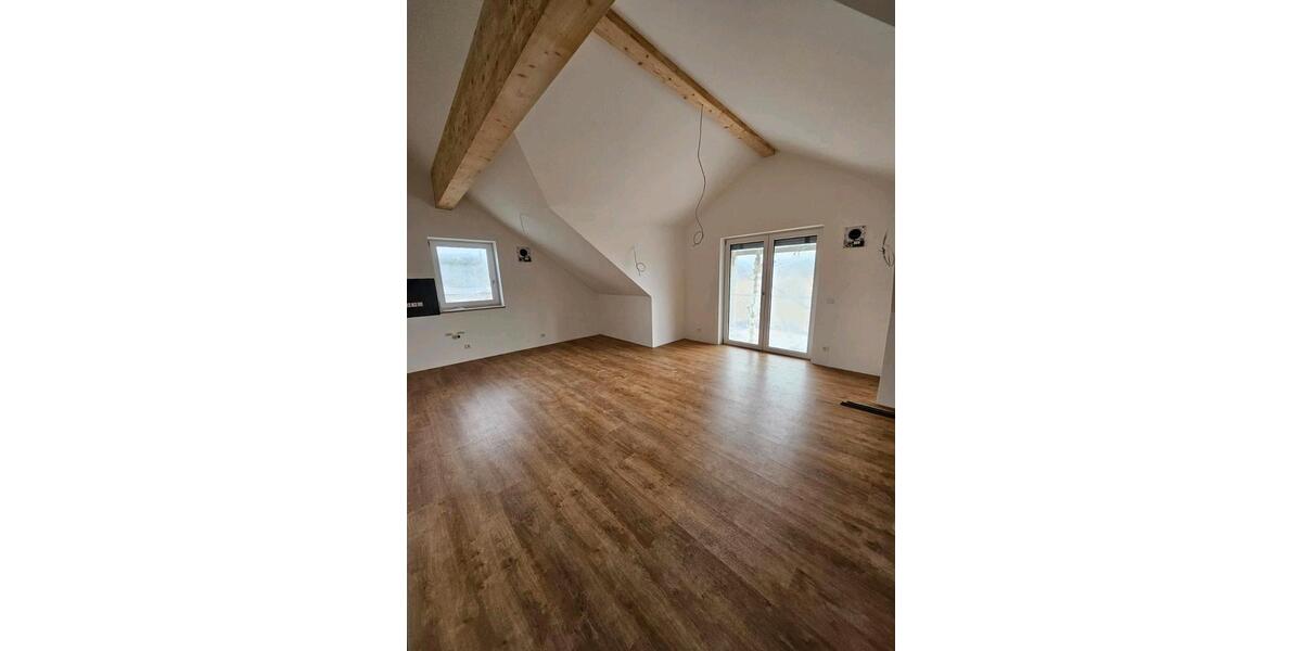 Dachgeschoßwohnung Niederviehbach - 3 Zimmer, 83 m&sup2;, 1.020&euro; | Angebot:25959653