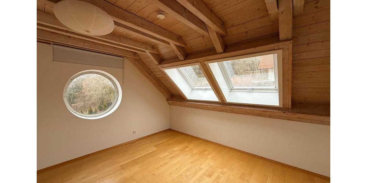 Einfamilienhaus Essenbach - 6 Zimmer, 180 m&sup2;, 2.250&euro; | Angebot:26102327