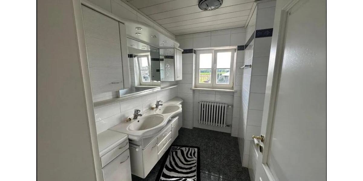 Etagenwohnung Fraunberg - 5 Zimmer, 142 m&sup2;, 1.450&euro; | Angebot:25193811