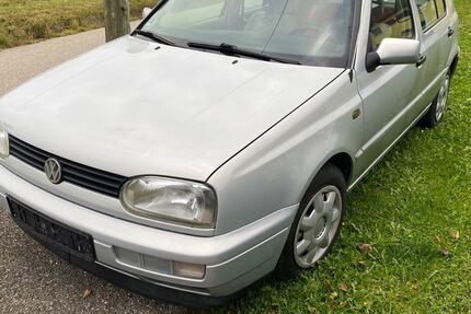 VW Golf 94.208 km 1.299 &euro; Taufkirchen / Vils 84416