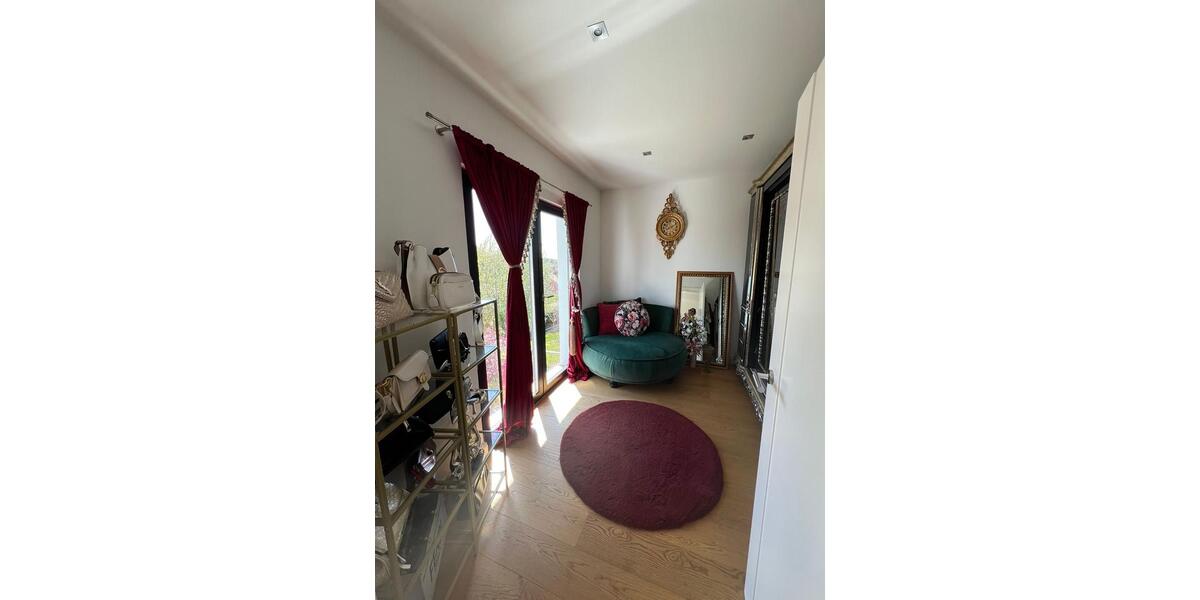 Villa Hohenpolding - 4.5 Zimmer, 185 m&sup2;, 3.150&euro; | Angebot:26383331