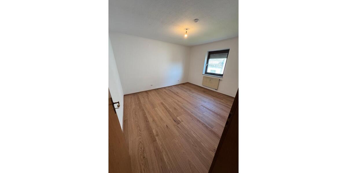 Etagenwohnung Mallersdorf-Pfaffenberg Pfaffenberg - 2.5 Zimmer, 78 m&sup2;, 830&euro; | Angebot:25934660