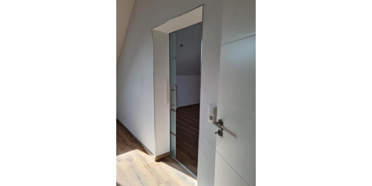 Dachgeschoßwohnung Mengkofen - 3 Zimmer, 80 m&sup2;, 770&euro; | Angebot:26614975