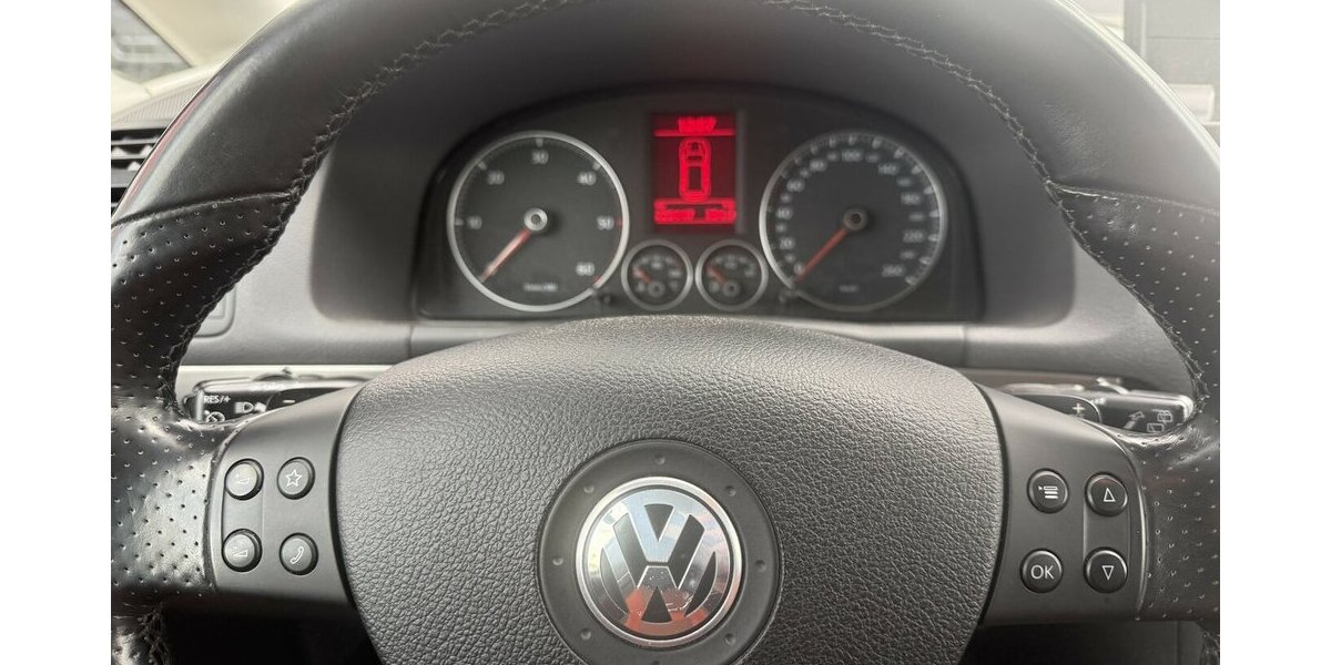 VW Touran 2.0 TDI DSG R-Line Edition Xenon Navi 223.500 km 7.500 &euro; Altdorf 84032