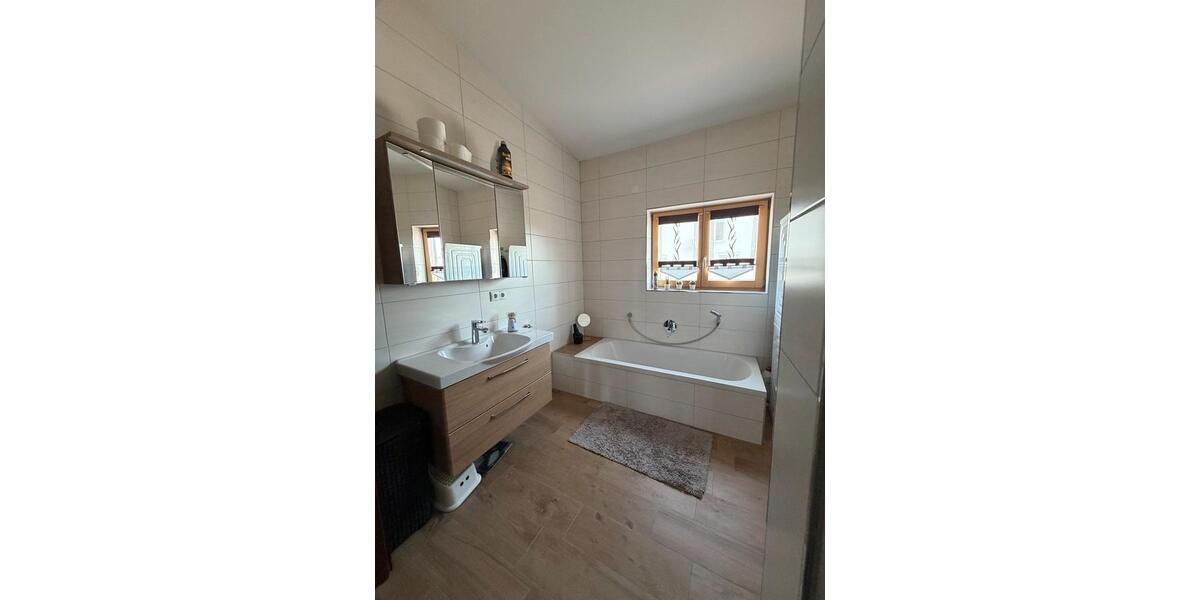 Etagenwohnung Niederaichbach - 4 Zimmer, 103 m&sup2;, 425.000&euro; | Angebot:26024337