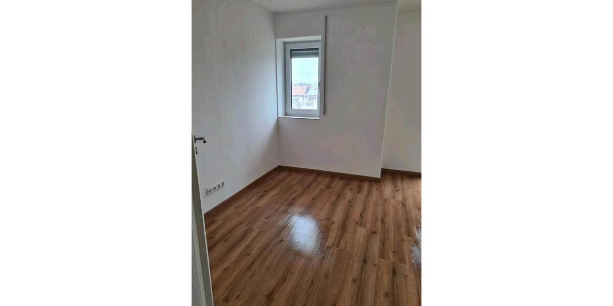 Etagenwohnung Mengkofen - 3 Zimmer, 89 m&sup2;, 925&euro; | Angebot:25790629
