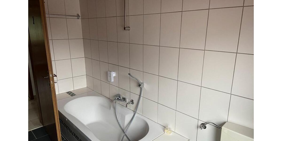 Etagenwohnung Langenpreising - 3.5 Zimmer, 100 m&sup2;, 1.200&euro; | Angebot:25131852