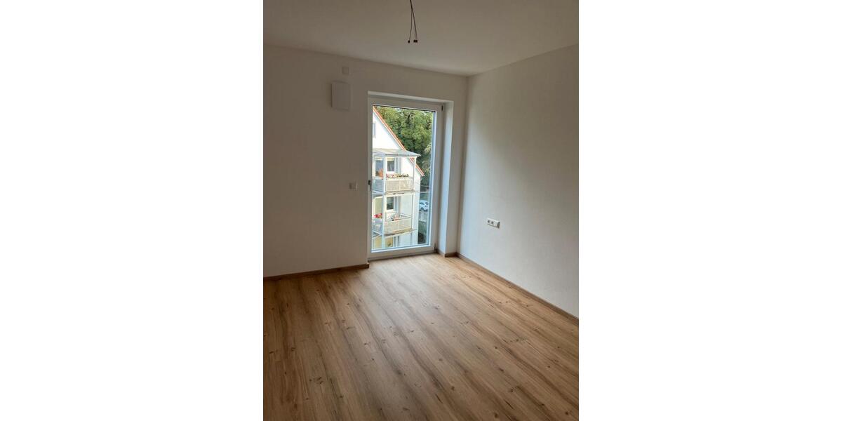 Etagenwohnung Kumhausen - 3 Zimmer, 76 m&sup2;, 1.260&euro; | Angebot:26534486