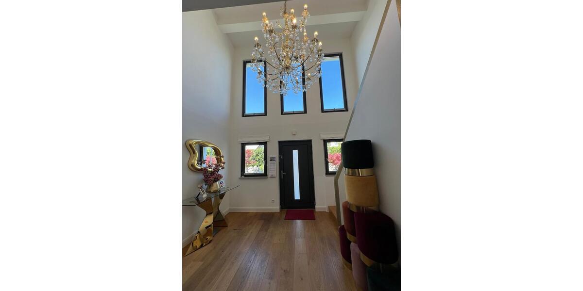 Villa Hohenpolding - 4.5 Zimmer, 185 m&sup2;, 3.150&euro; | Angebot:26383331
