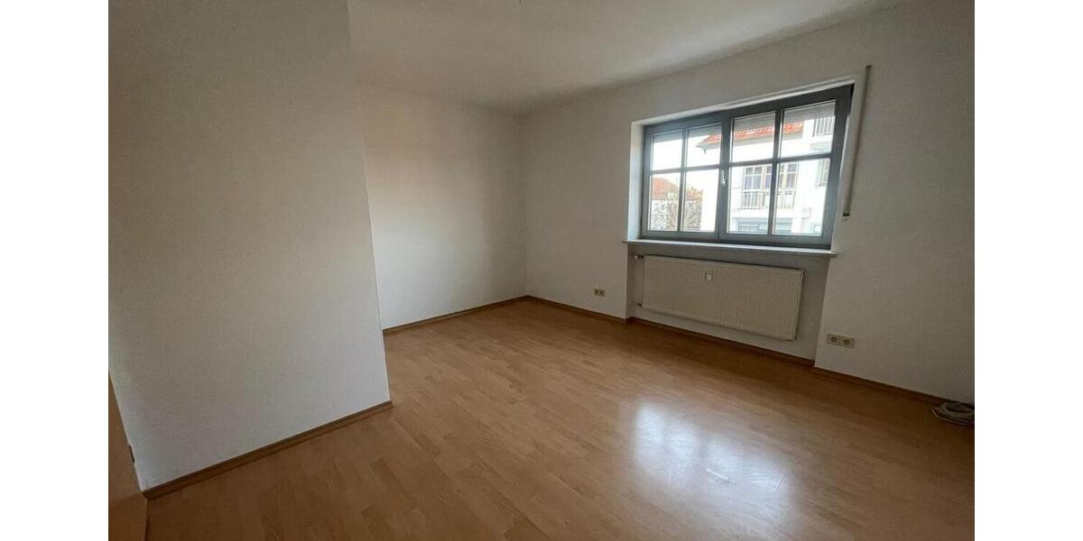 Etagenwohnung Vilsbiburg - 3 Zimmer, 76 m&sup2;, 690&euro; | Angebot:25655657