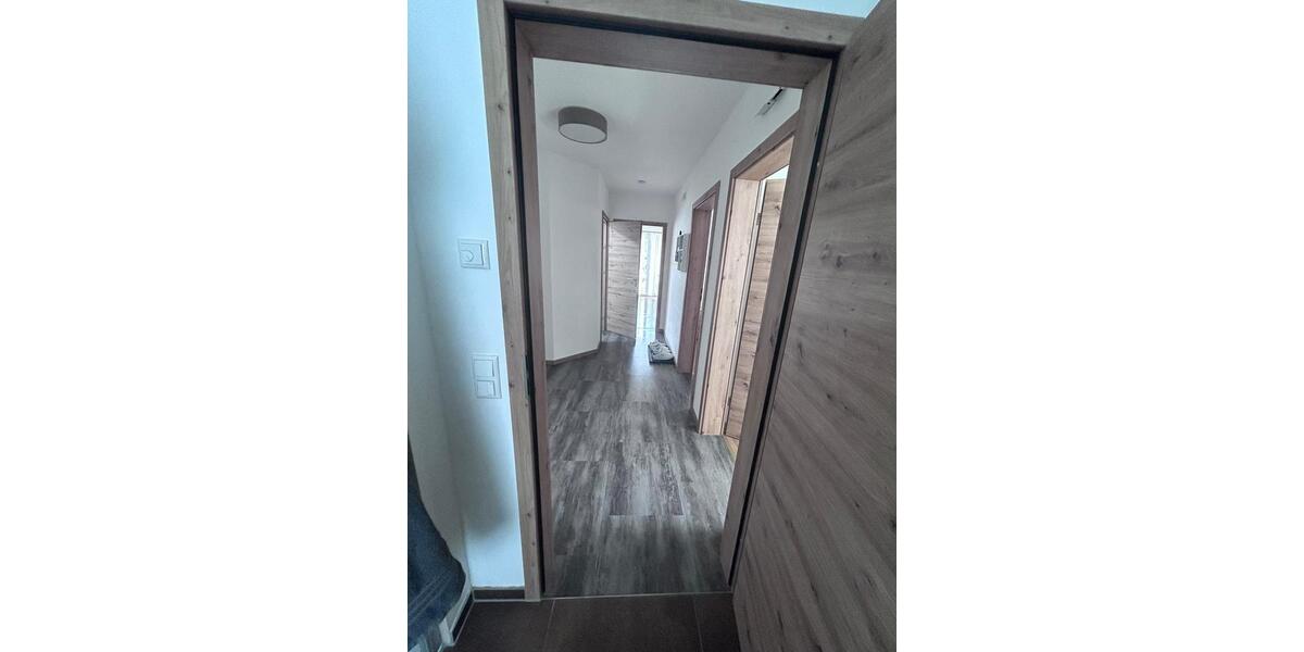 Etagenwohnung Aham - 3 Zimmer, 78 m&sup2;, 950&euro; | Angebot:24842933