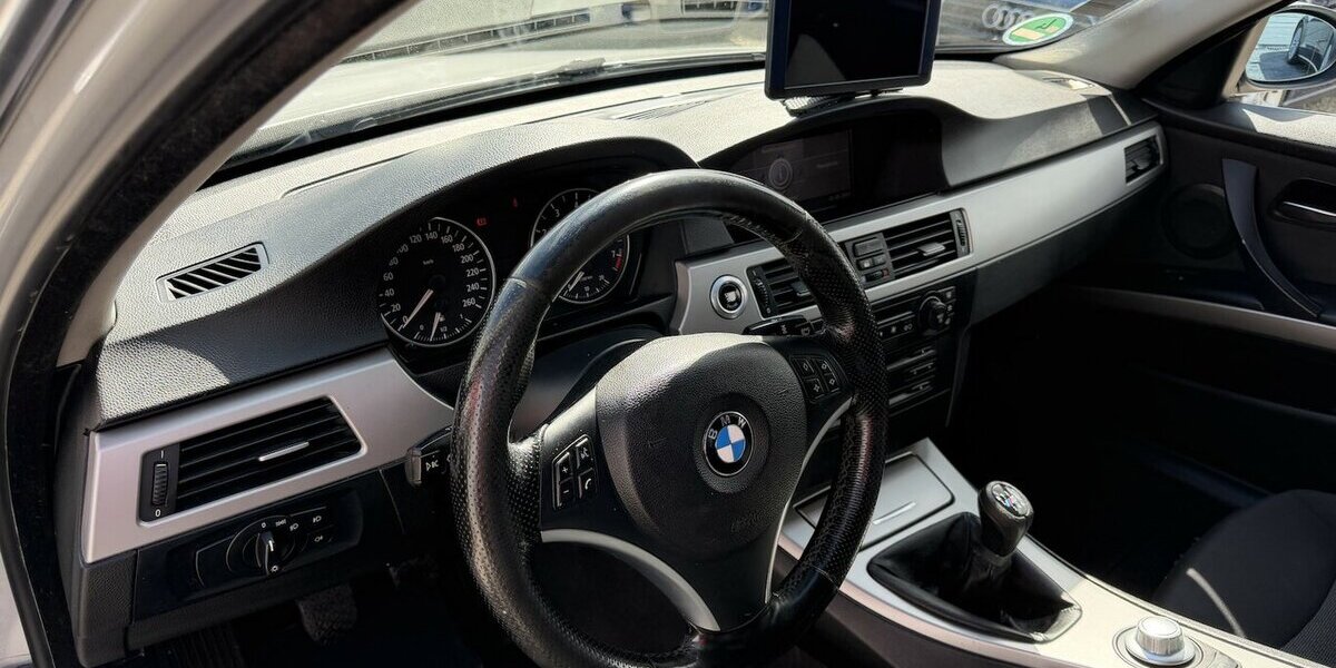 BMW 325i Xenon Navi PDC 282.100 km 2.590 &euro; Altdorf 84032