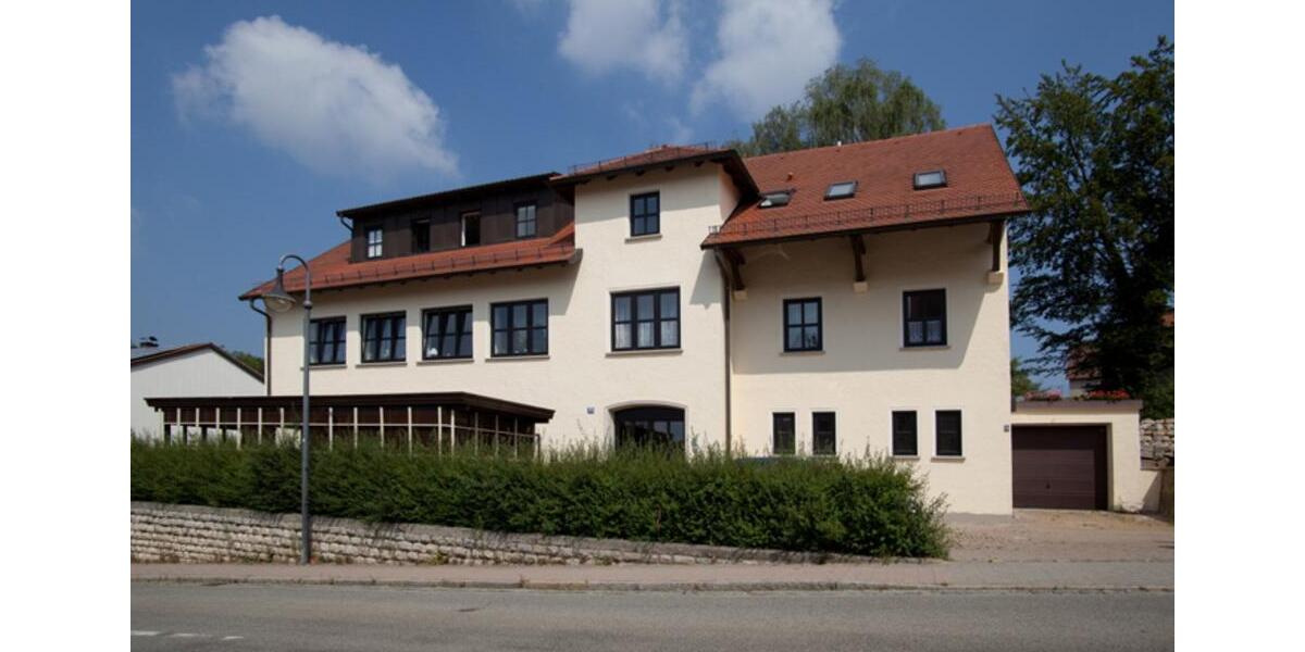 Dachgeschoßwohnung Rottenburg an der Laaber - 3 Zimmer, 90 m&sup2;, 930&euro; | Angebot:25365843