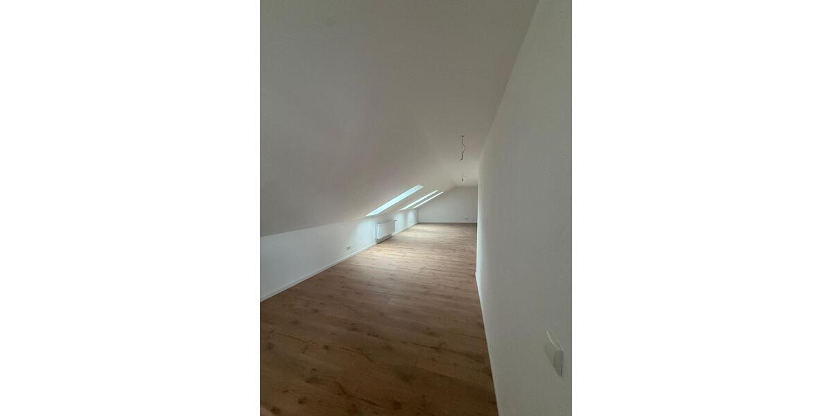 Dachgeschoßwohnung Niederaichbach - 4 Zimmer, 120 m&sup2;, 1.100&euro; | Angebot:25790907